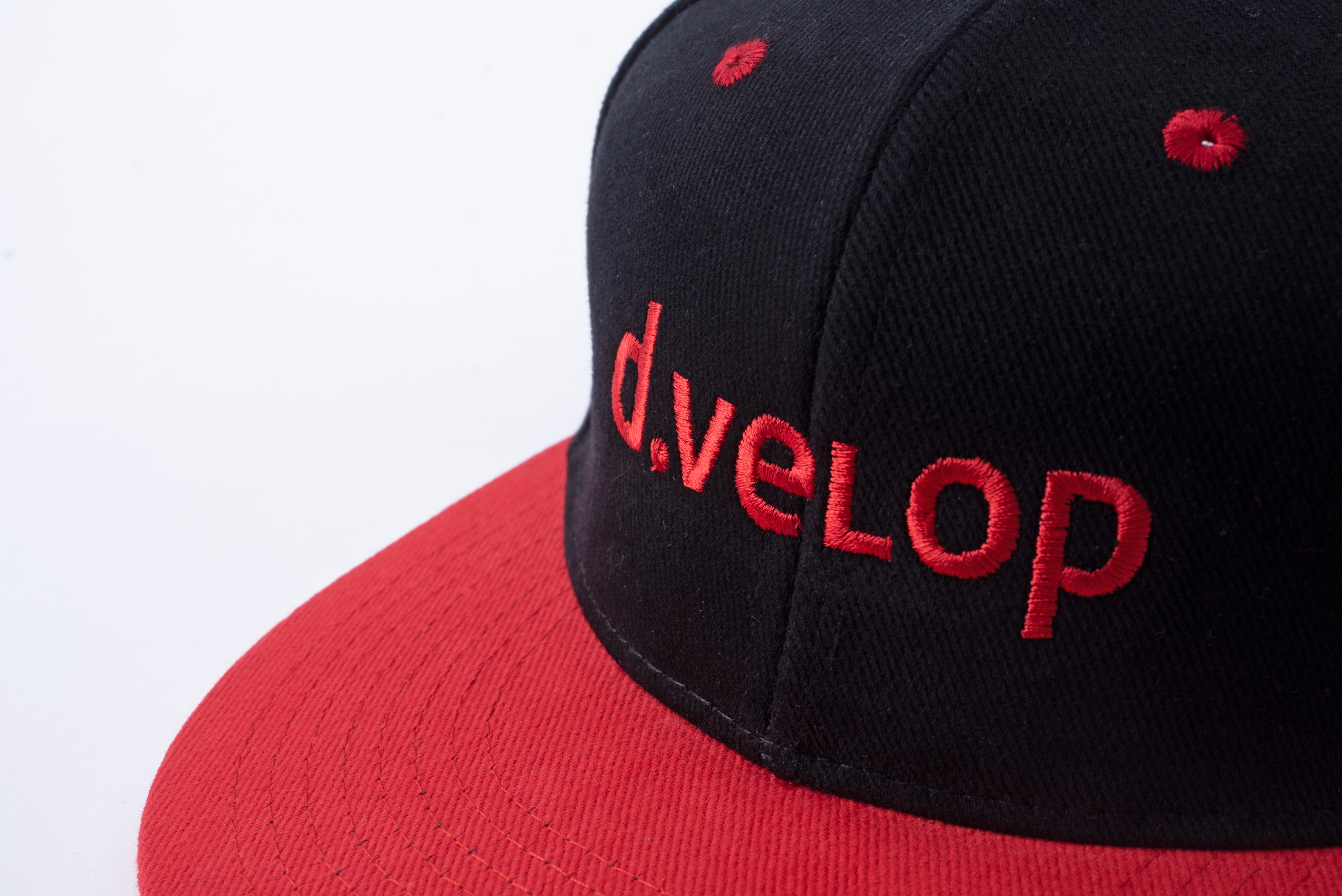 d.velop Cap schwarz rot